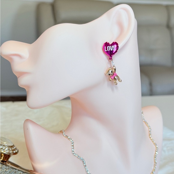 Anthropologie Jewelry - ⚜️ Heart-Shaped Pink Love Earrings